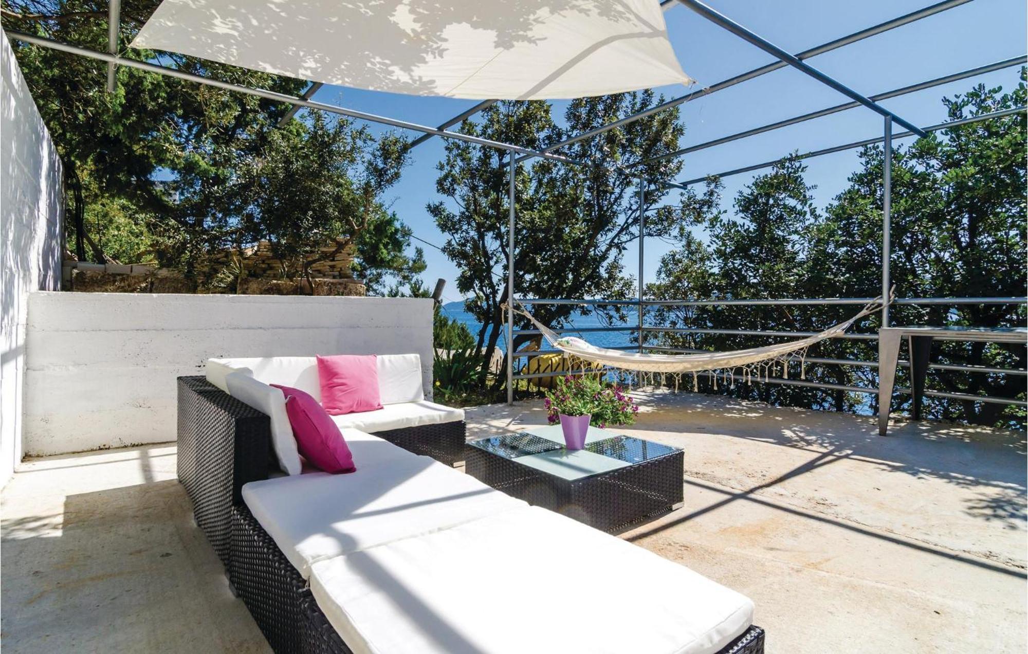 2 Bedroom Awesome Apartment In Ratac Orasac Exterior foto