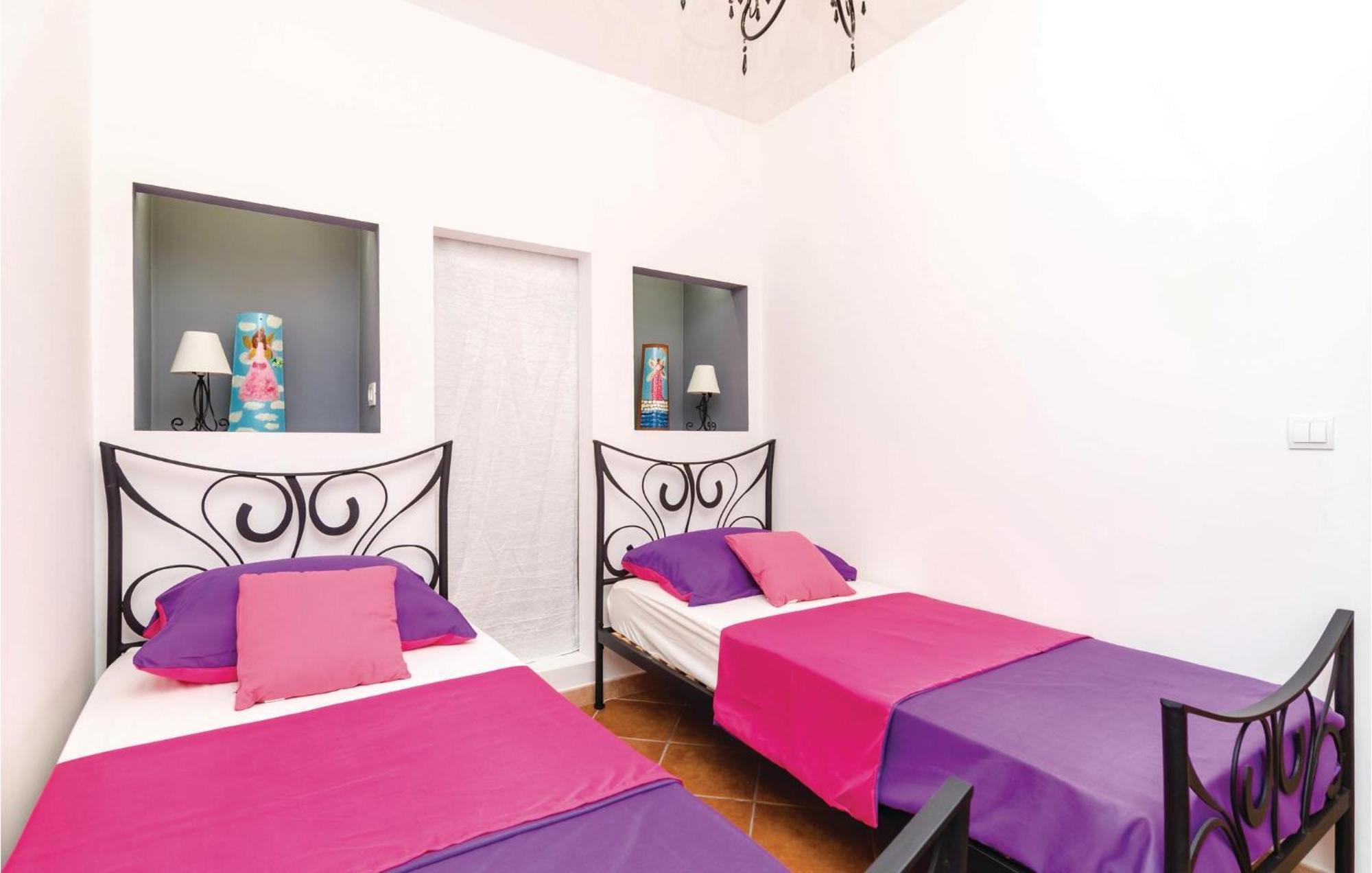 2 Bedroom Awesome Apartment In Ratac Orasac Exterior foto