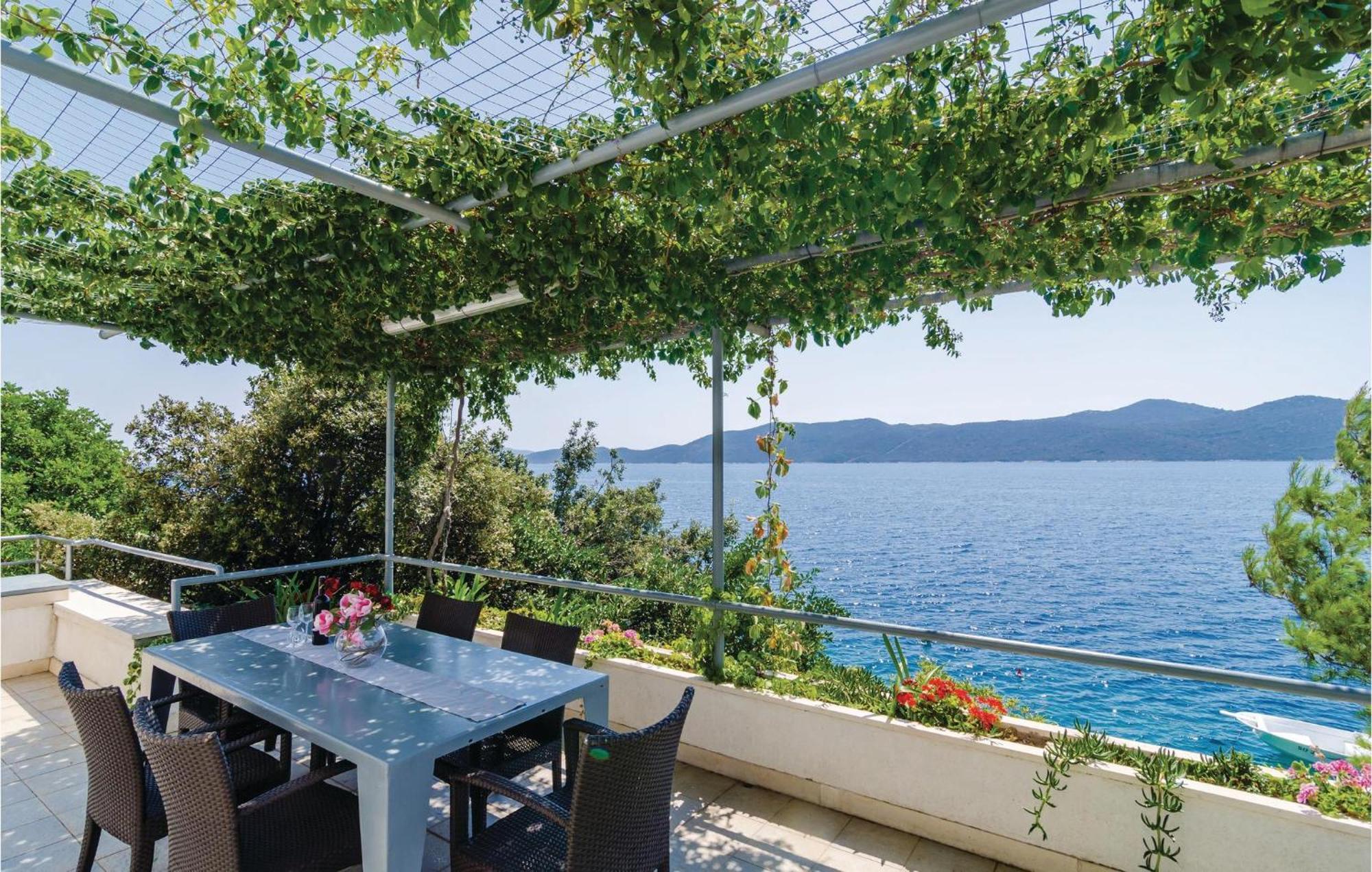 2 Bedroom Awesome Apartment In Ratac Orasac Exterior foto