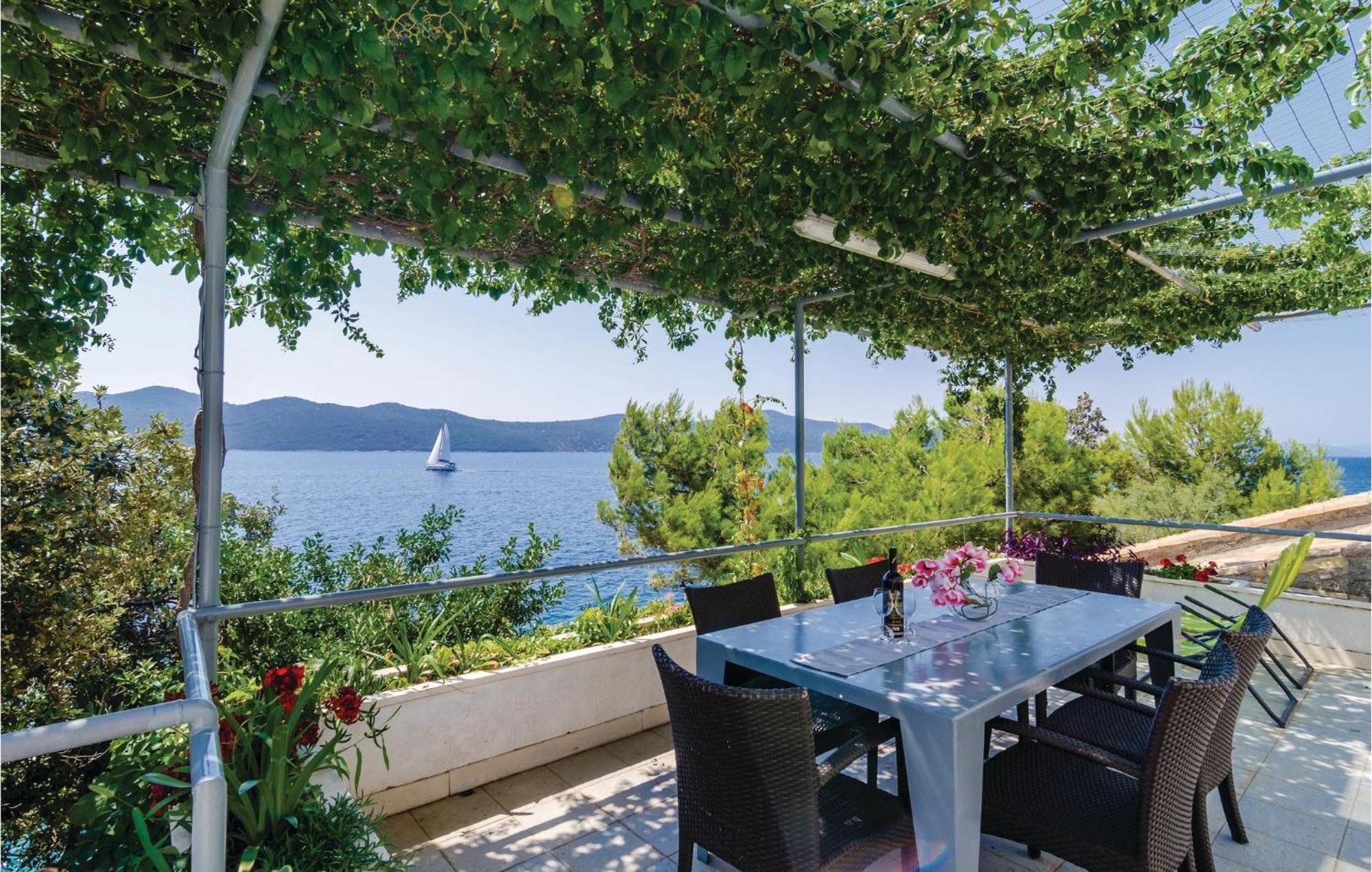 2 Bedroom Awesome Apartment In Ratac Orasac Exterior foto
