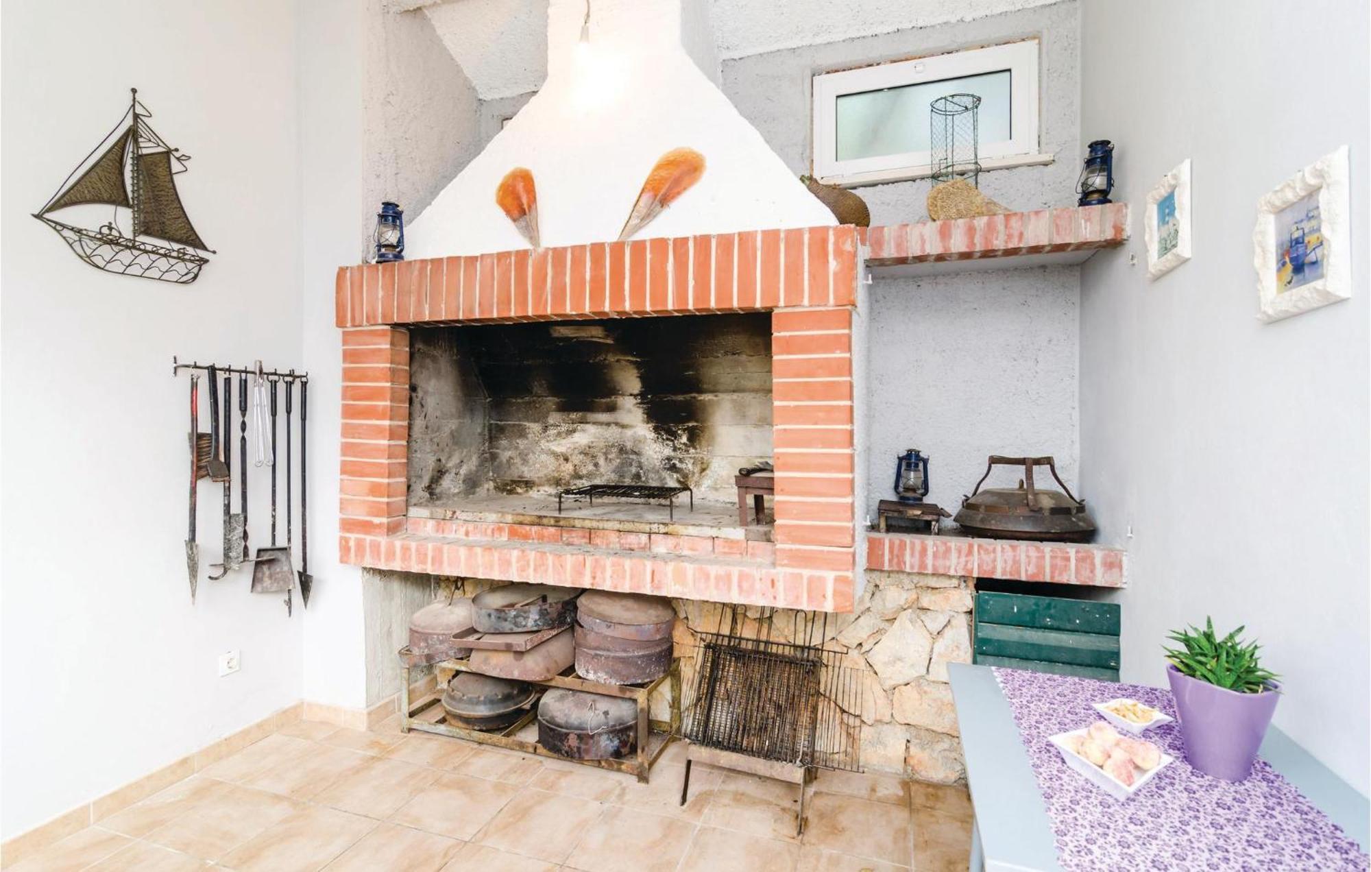 2 Bedroom Awesome Apartment In Ratac Orasac Exterior foto